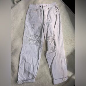 American Eagle white baggy and distressed jean, size 4